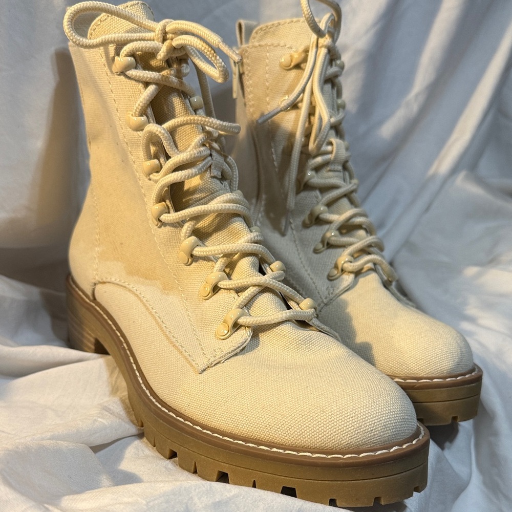 Women's Lace-Up Canvas Combat Boots in Cream nwot